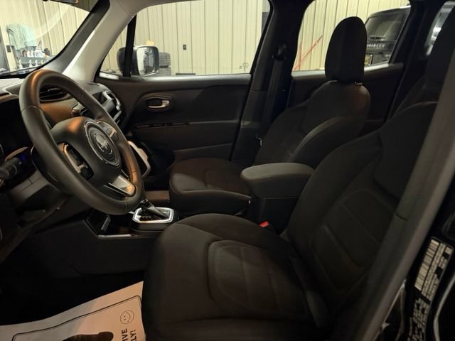Used 2019 Jeep Renegade Latitude FWD image 14