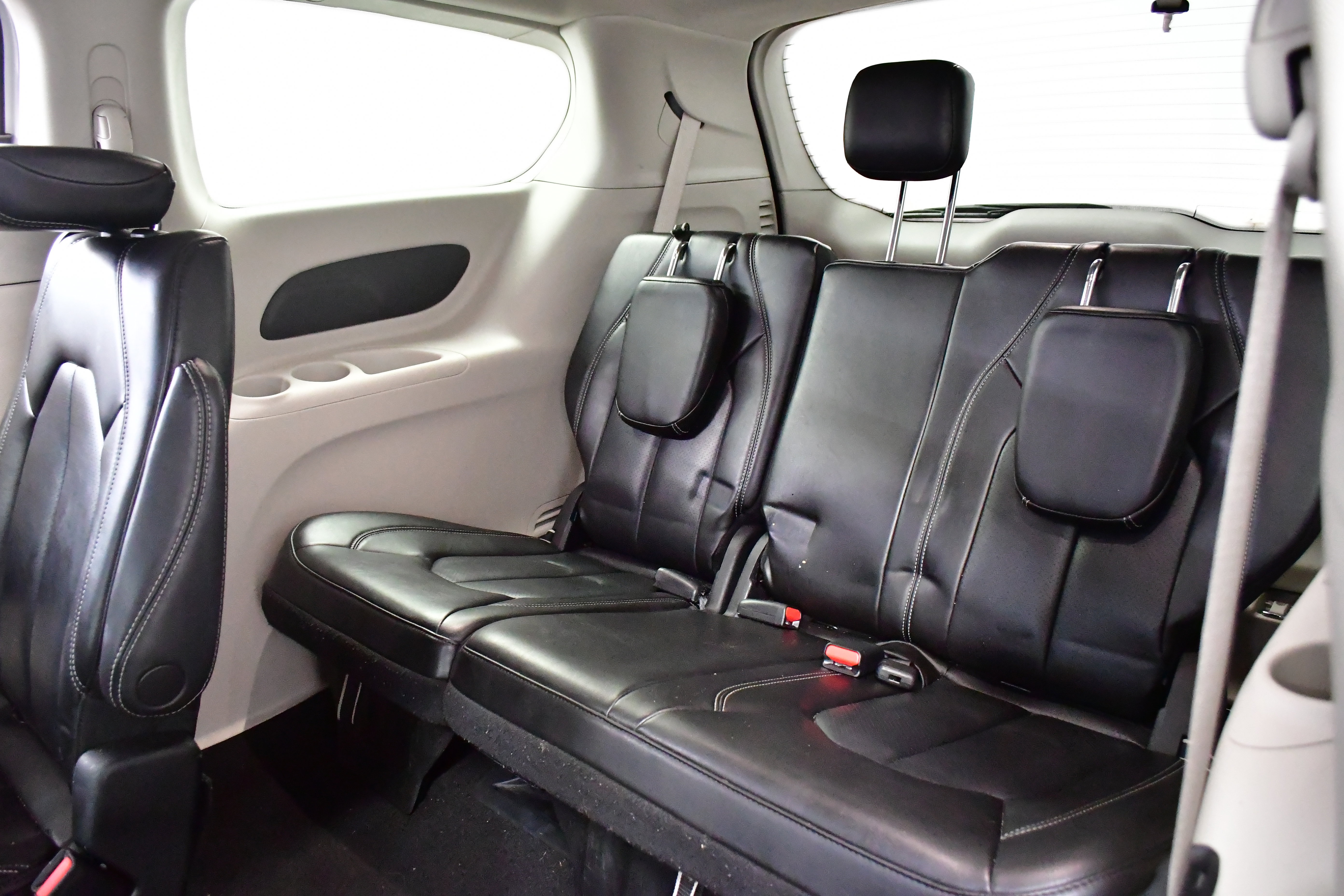 Used 2023 Chrysler Pacifica Touring-L image 19