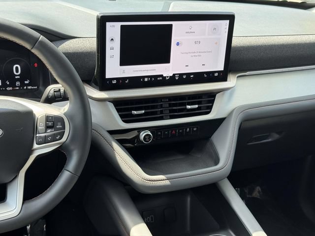 Used 2026 Ford Explorer Active AWD/4WD image 21