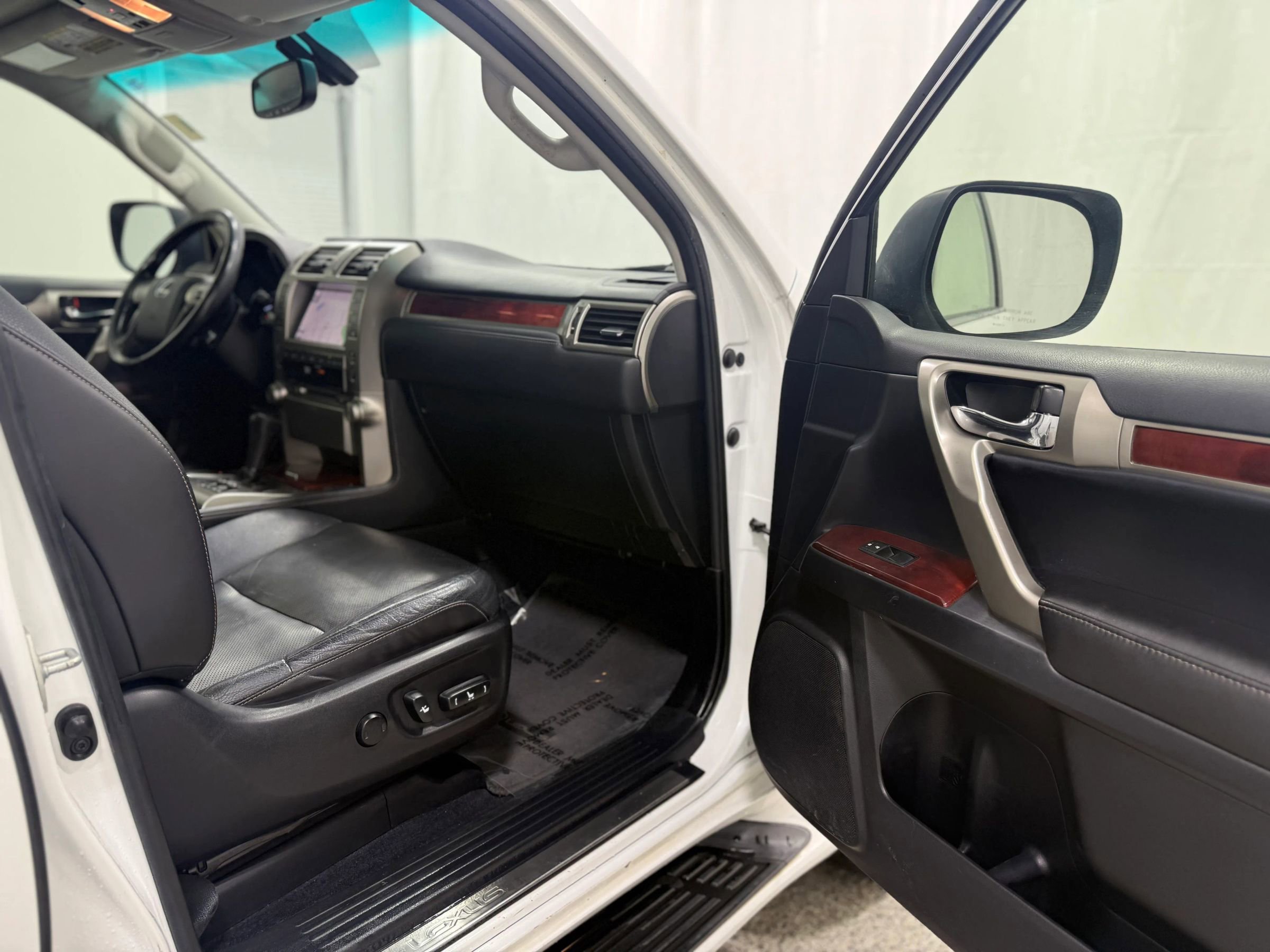 Used 2013 Lexus GX 460 image 23