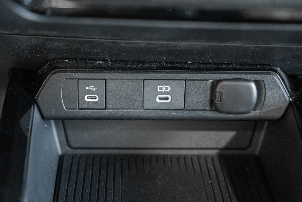 Used 2024 Toyota Prius Limited AWD/4WD image 23