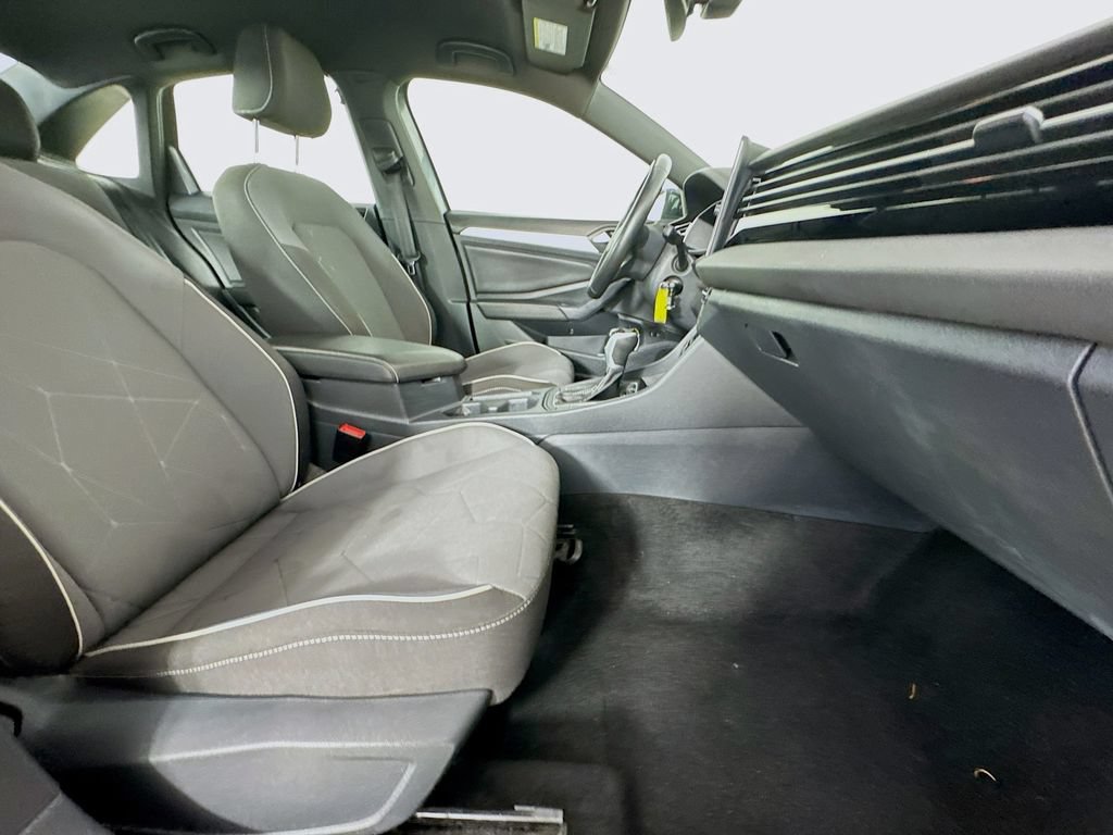 Used 2025 Volkswagen Jetta Sport FWD image 33