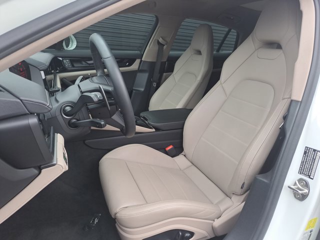 Certified 2025 Porsche Panamera 4 image 5