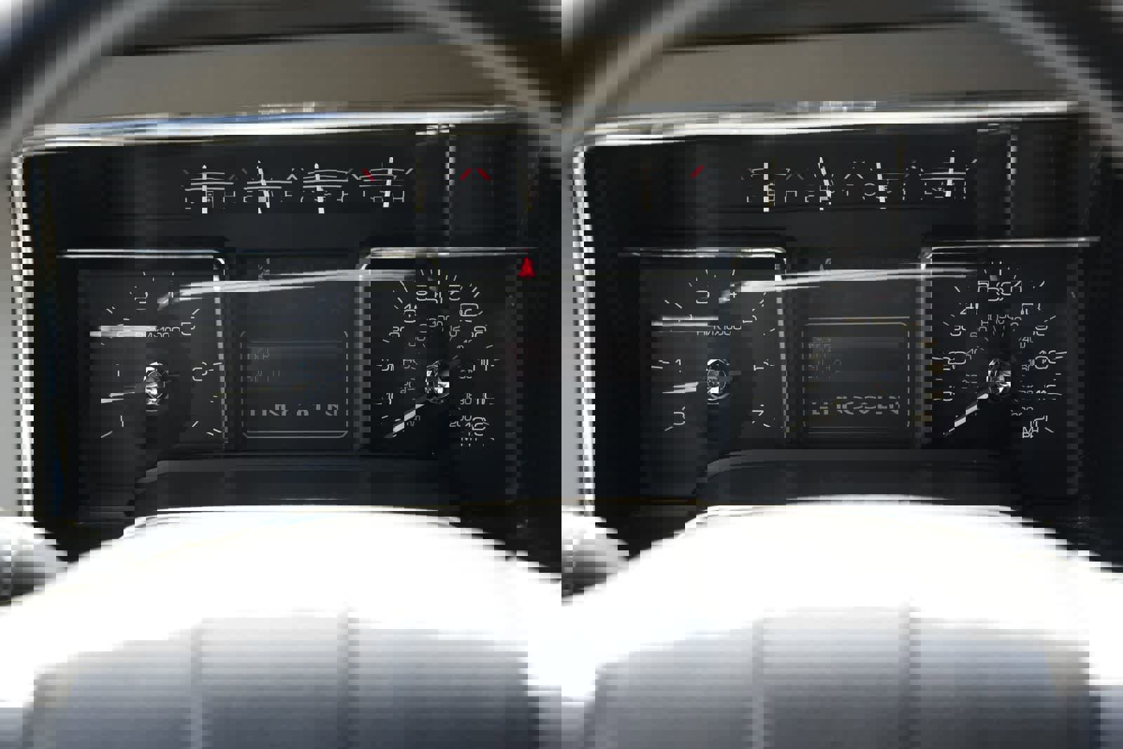 Used 2014 Lincoln Navigator 4WD image 11