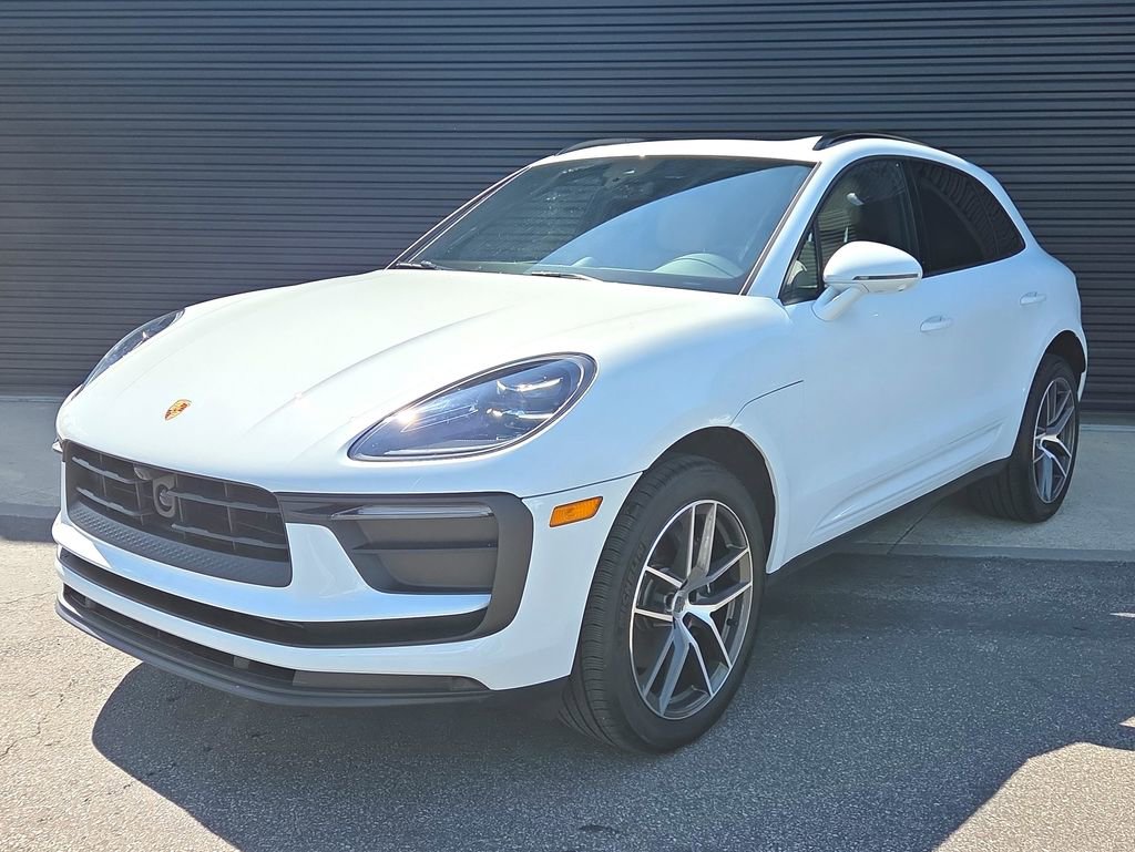 Certified 2026 Porsche Macan AWD/4WD image 1