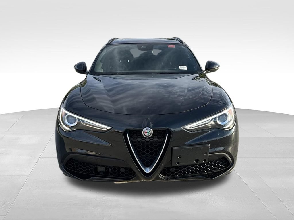Used 2023 Alfa Romeo Stelvio Ti AWD/4WD image 3