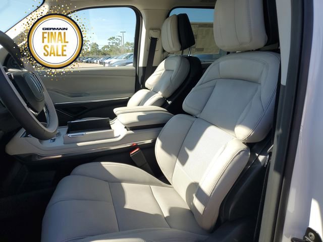 New 2025 Lincoln Navigator Reserve image 16
