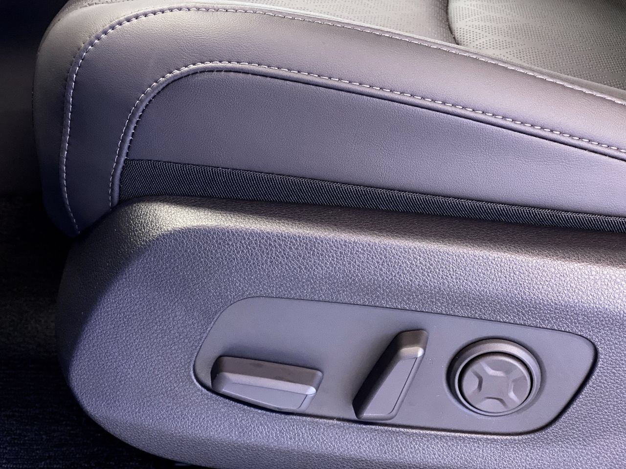 New 2027 Kia Carnival LXS FWD image 17
