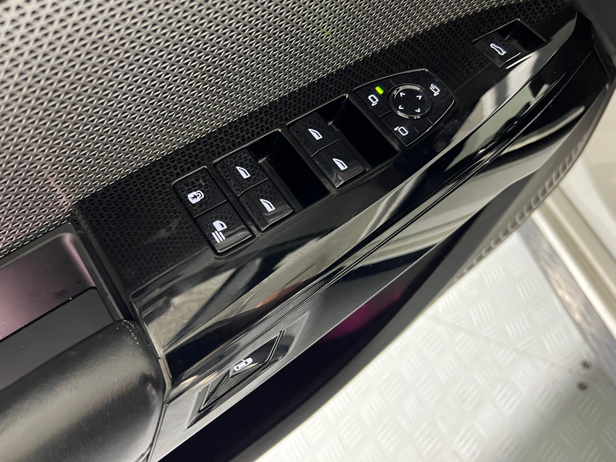 Used 2024 BMW 740i xDrive image 12