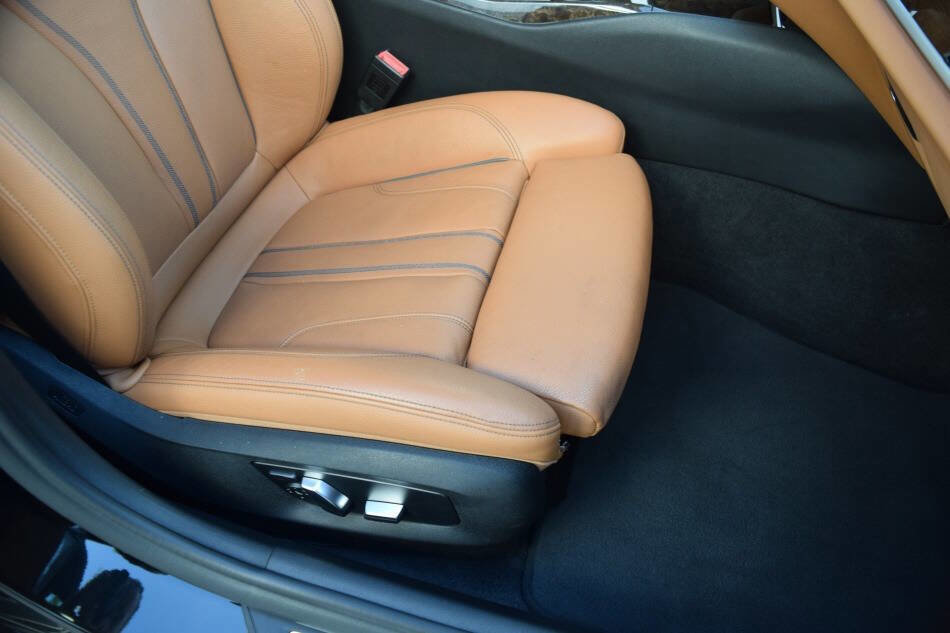Used 2018 BMW 530e w/ Premium Package 2 RWD image 50