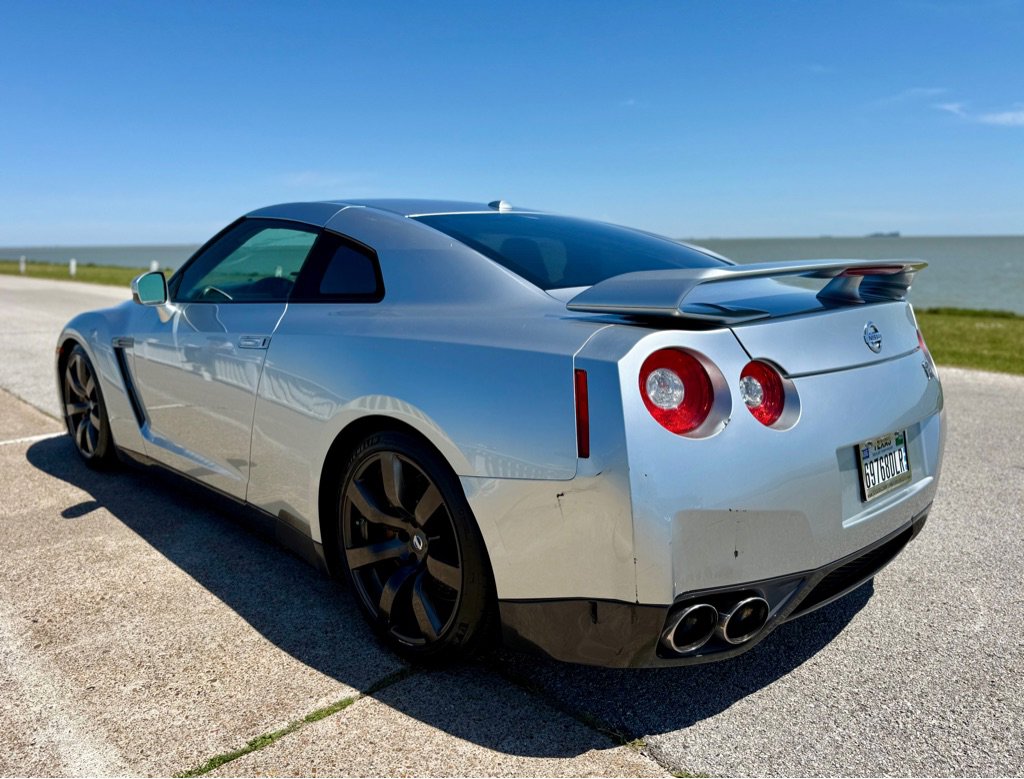 Used 2011 Nissan GT-R Premium AWD/4WD image 7