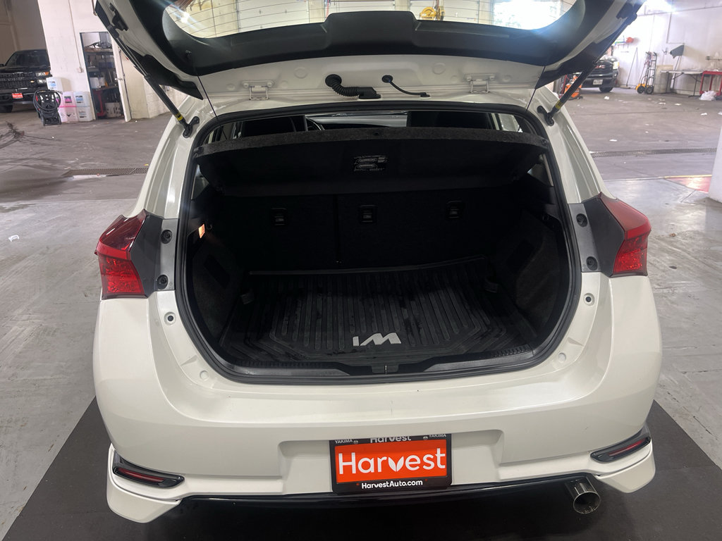 Used 2018 Toyota Corolla iM w/ All-Weather Mat Package FWD image 31