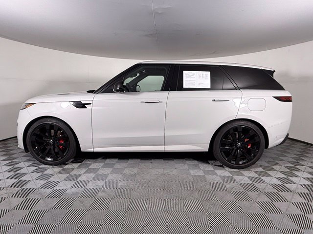 Used 2025 Land Rover Range Rover Sport Dynamic SE AWD/4WD image 3