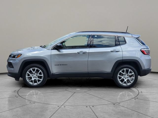 Certified 2022 Jeep Compass Latitude w/ Sun and Sound Group AWD/4WD image 9