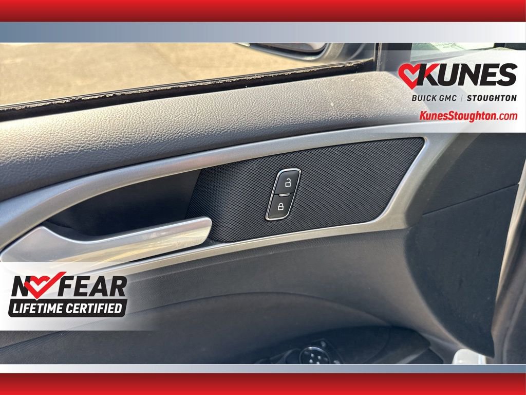 Used 2020 Ford Fusion SE image 20