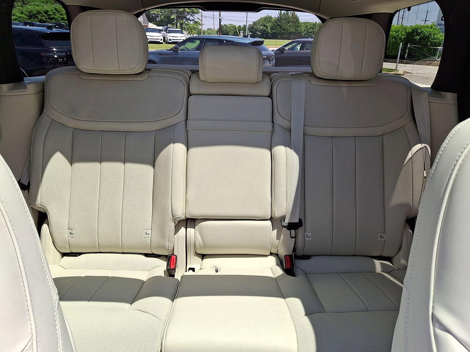 New 2025 Land Rover Range Rover SE image 13