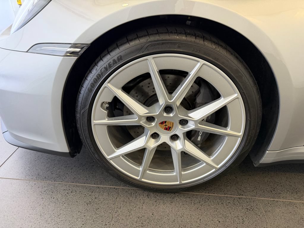 Certified 2025 Porsche 911 Carrera RWD image 10
