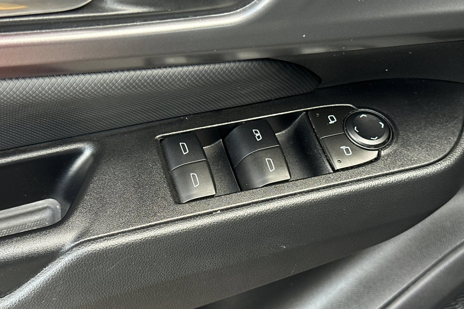 Used 2024 Chevrolet Equinox EV RS FWD image 12
