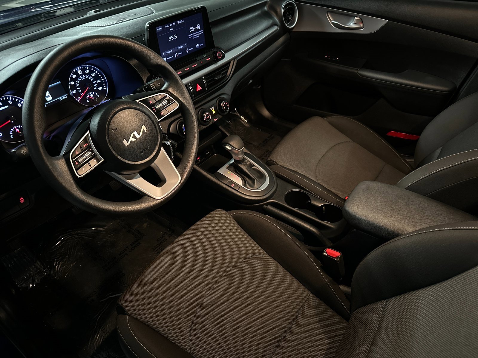 Used 2023 Kia Forte LXS w/ LXS Technology Package image 9