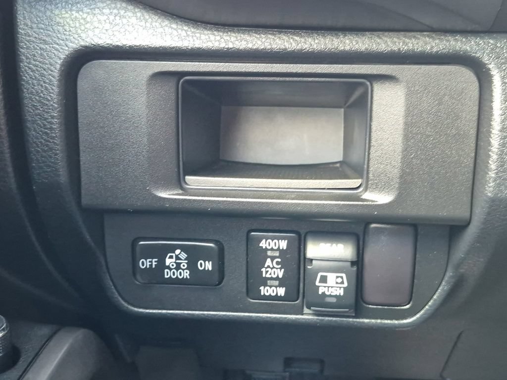 Used 2017 Toyota Tacoma TRD Off-Road w/ Premium & Technology Package AWD/4WD image 30