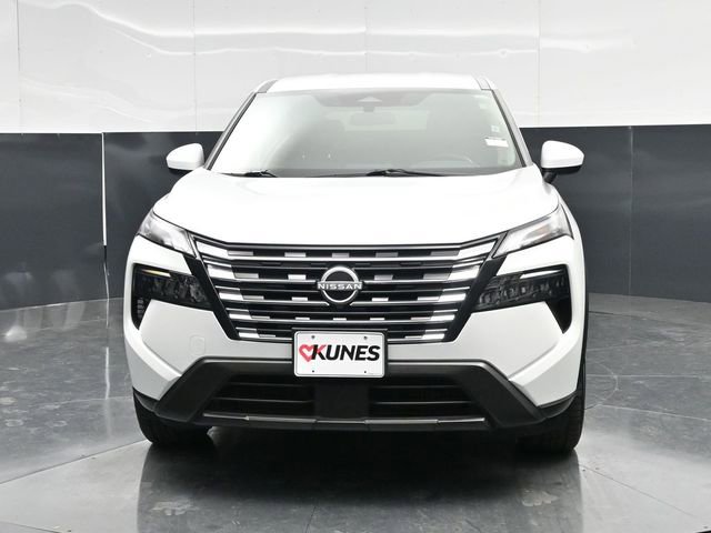 Used 2025 Nissan Rogue SV AWD/4WD image 2