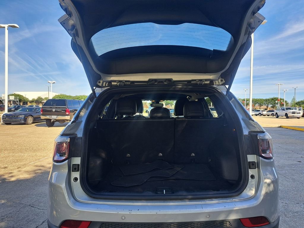 Used 2025 Jeep Compass Limited image 23