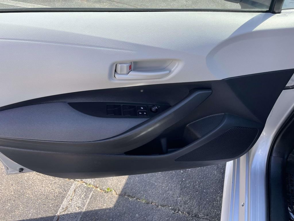 Used 2025 Toyota Corolla LE image 26