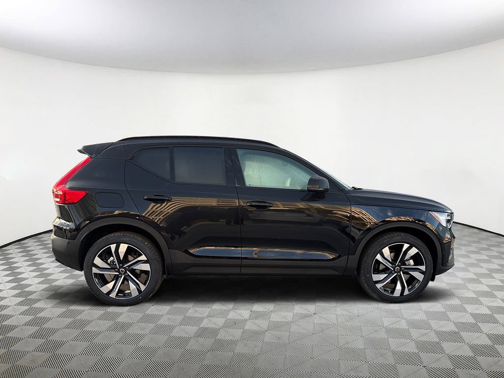 New 2026 Volvo XC40 B5 Plus AWD/4WD image 4