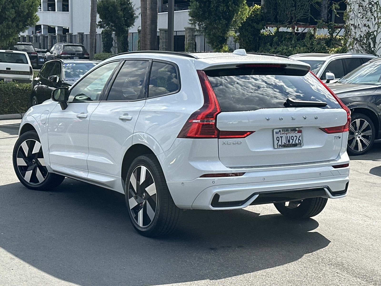 Certified 2025 Volvo XC60 T8 Plus w/ Protection Package Premier image 6