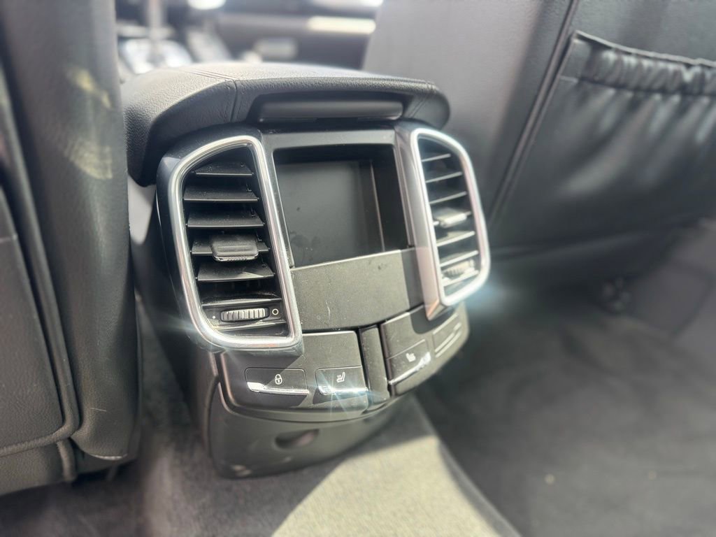 Used 2014 Porsche Cayenne Platinum Edition image 25