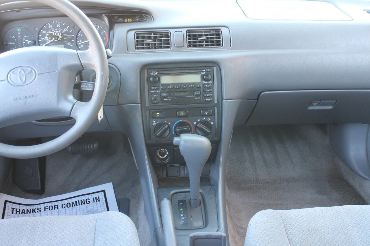 Used 2001 Toyota Camry LE FWD image 32