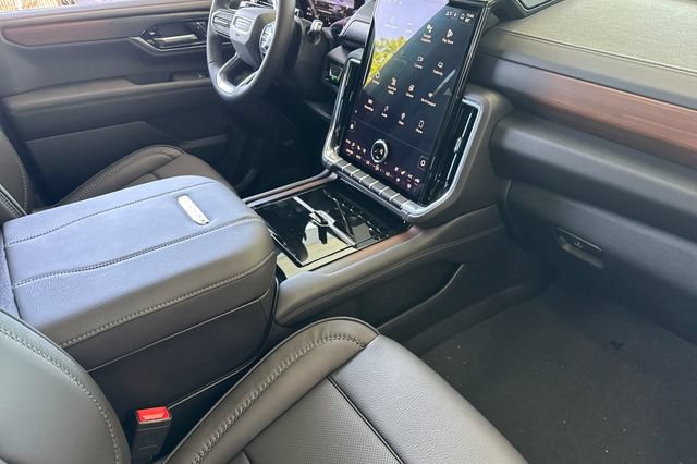 Used 2026 GMC Yukon XL Denali w/ Denali Reserve Package AWD/4WD image 17