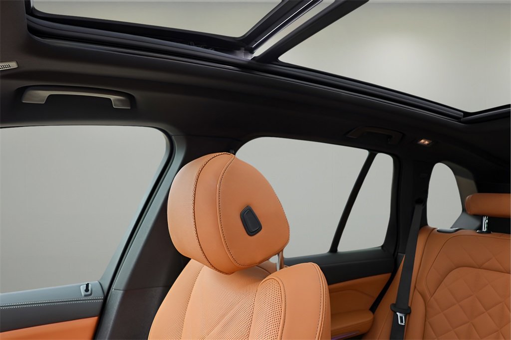 Used 2026 BMW X5 xDrive40i w/ M Sport Package image 16