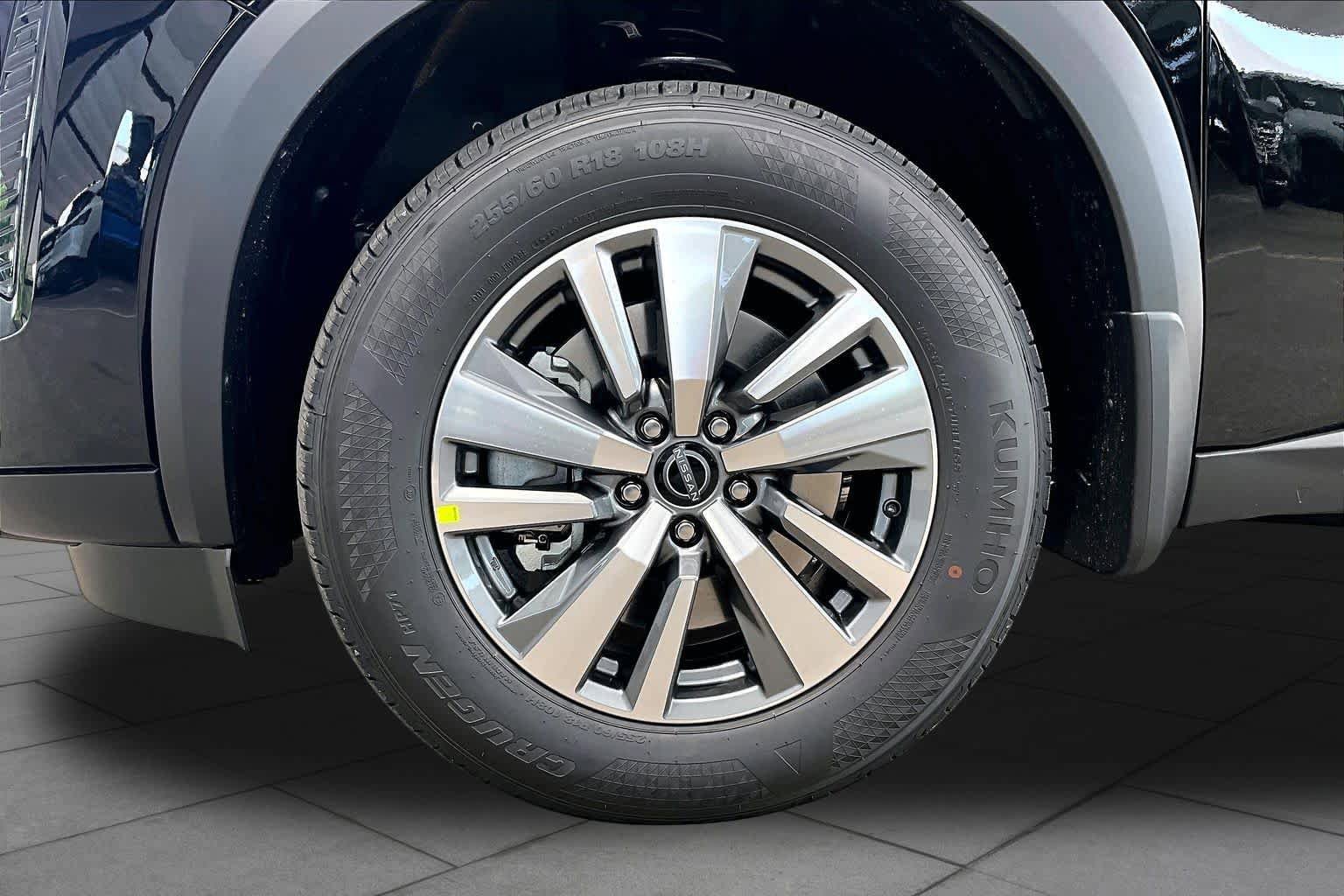New 2026 Nissan Pathfinder SL FWD image 9
