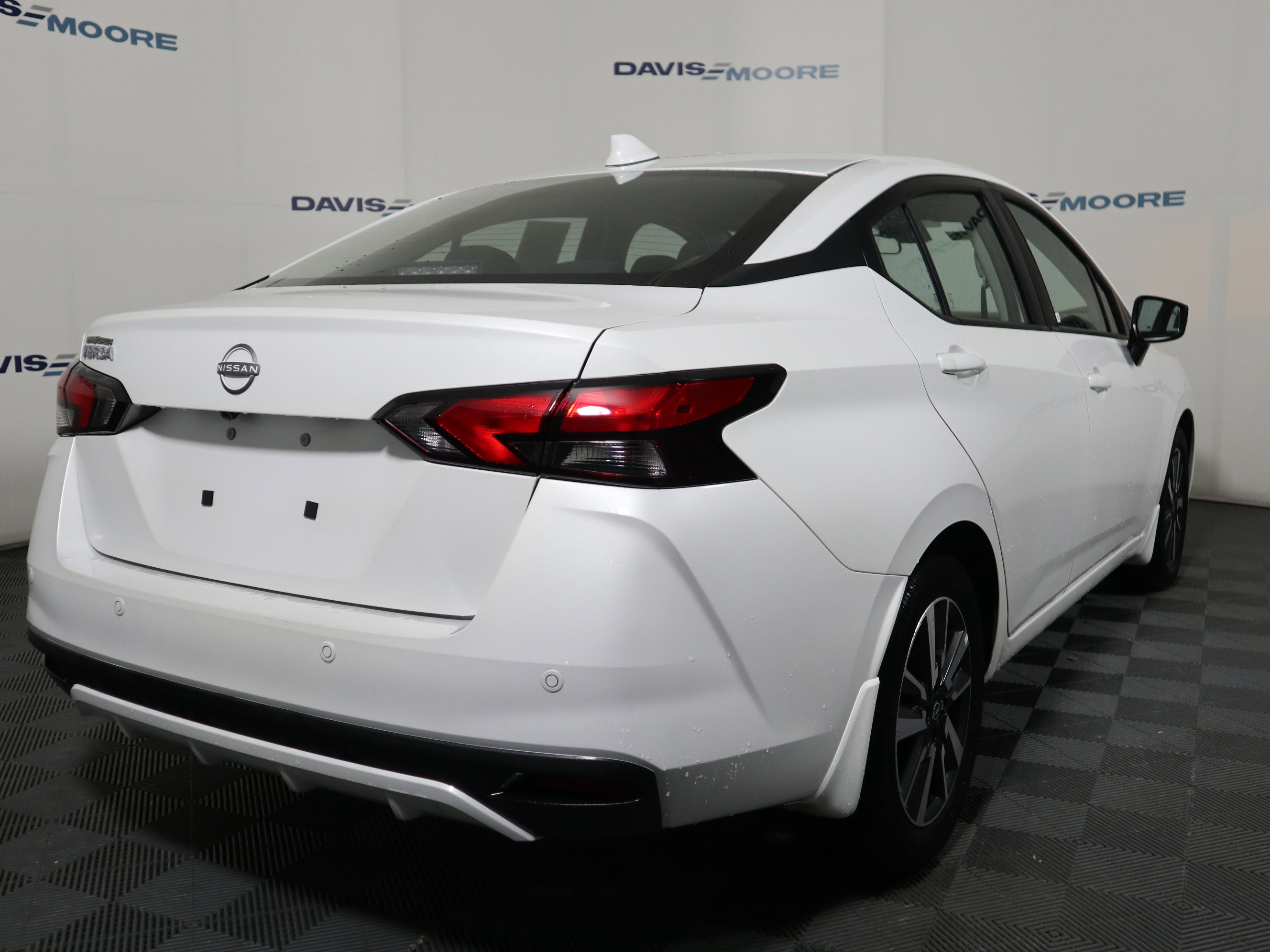 Used 2025 Nissan Versa SV w/ Trunk Package image 5