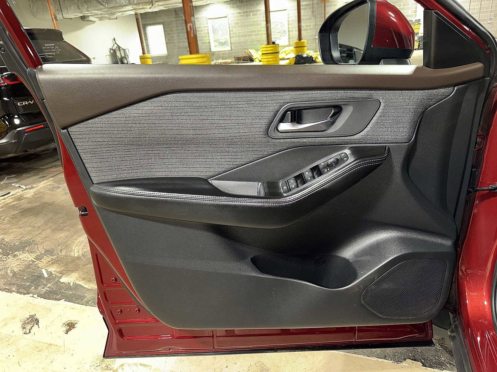 Used 2023 Nissan Rogue SV image 29