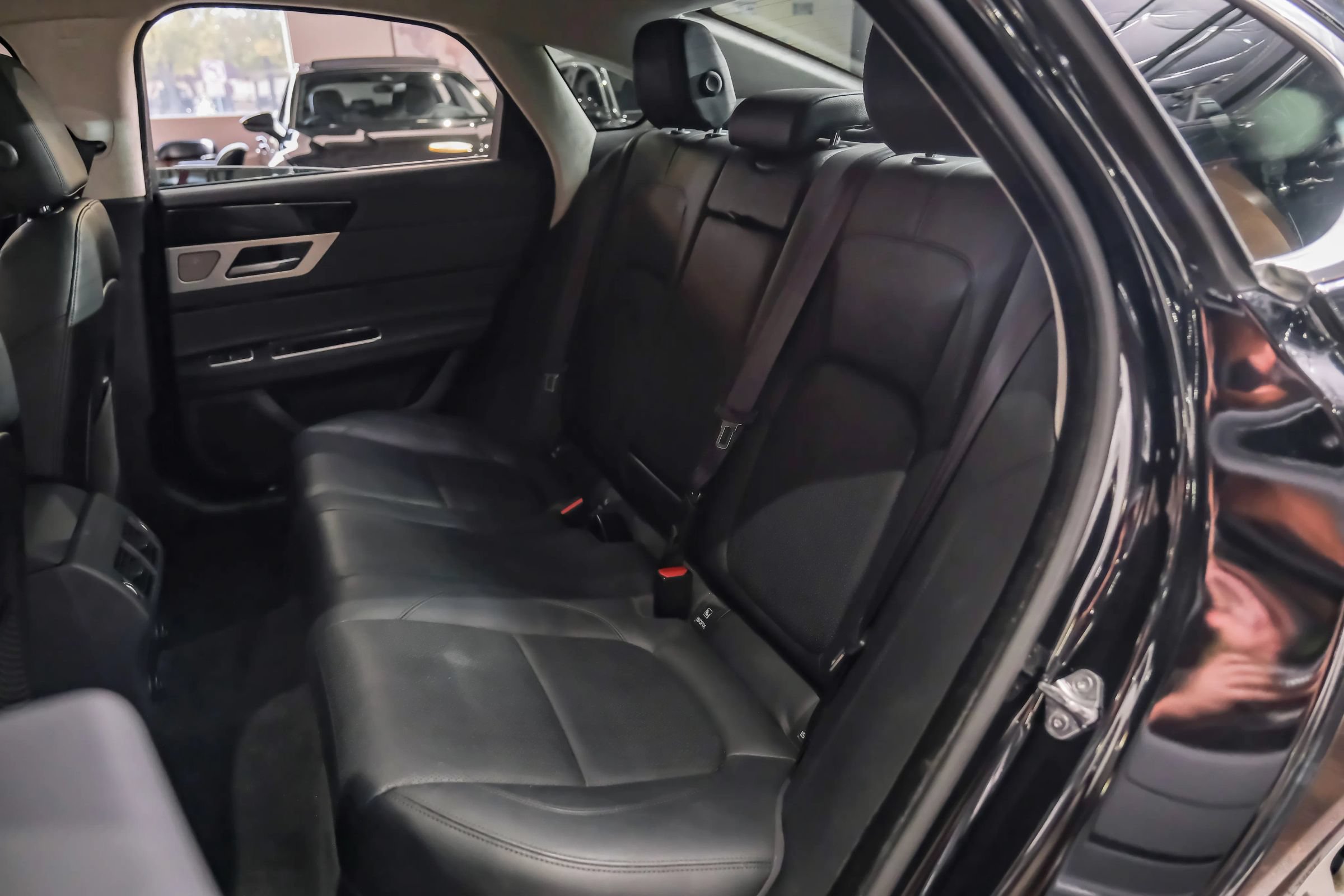 Used 2020 Jaguar XF Prestige RWD image 36