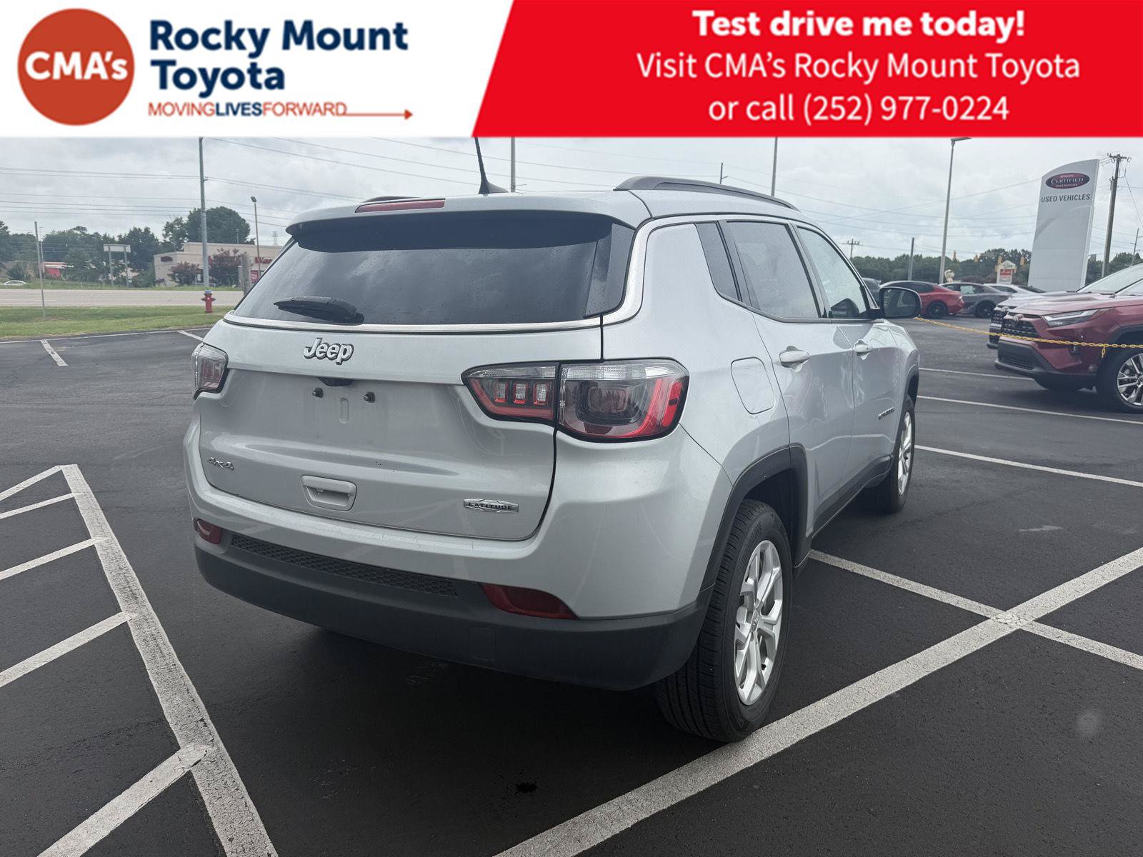 Used 2024 Jeep Compass Latitude AWD/4WD image 7