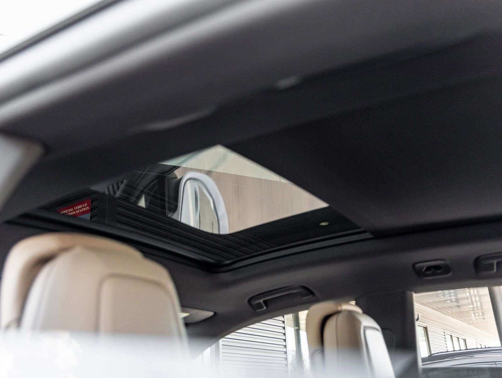 Certified 2025 Porsche Macan 4S Electric image 26