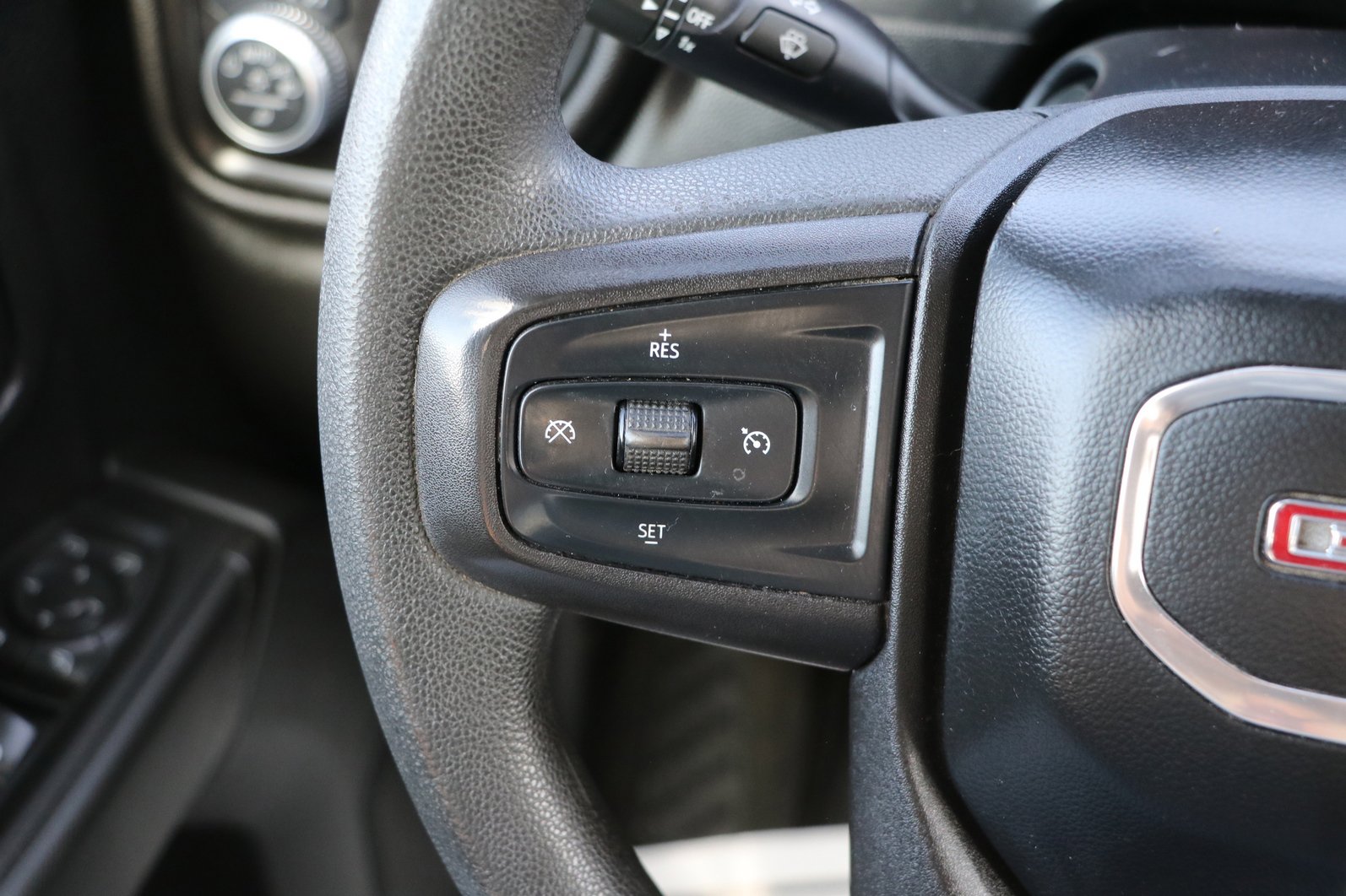 Used 2020 GMC Sierra 3500 4x4 Crew Cab w/ Gooseneck/5TH Wheel Package image 18