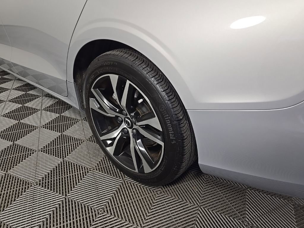 Certified 2025 Volvo S60 B5 Core image 12