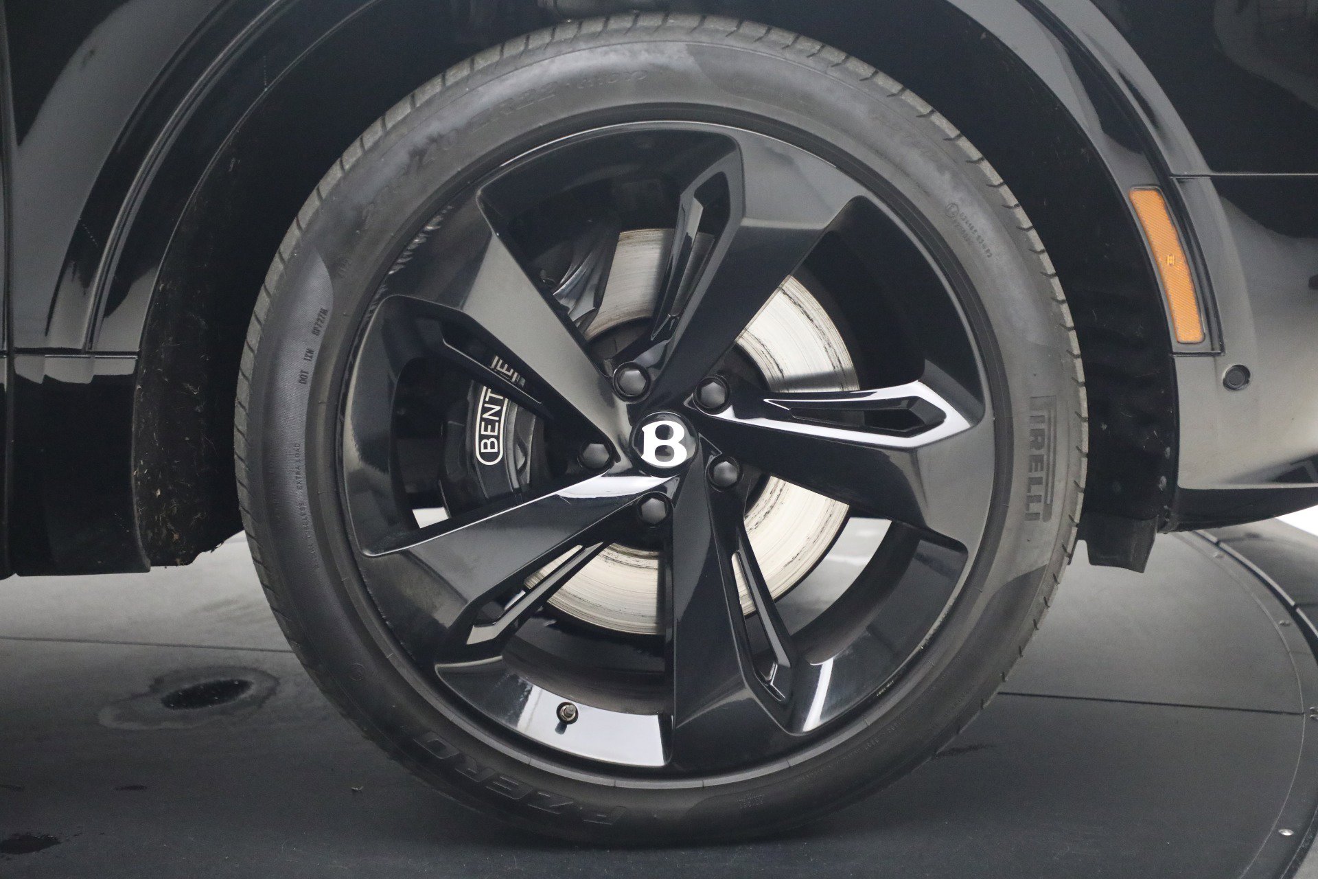 Used 2023 Bentley Bentayga Extended Wheelbase image 17