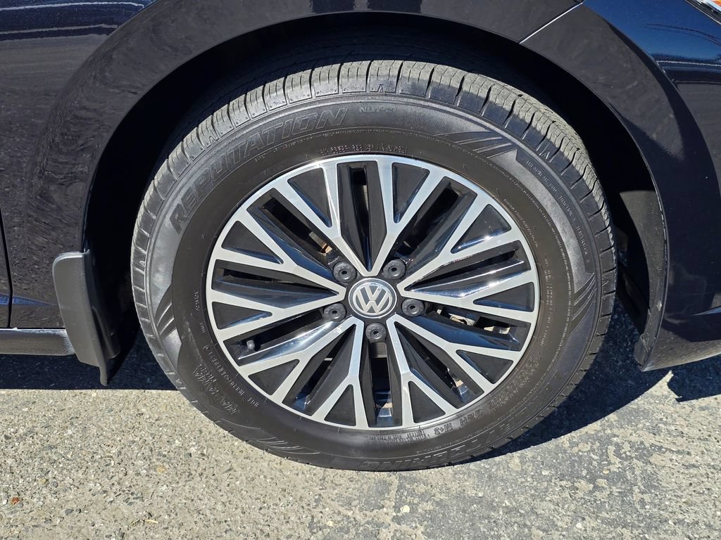 Used 2019 Volkswagen Jetta SEL w/ Cold Weather Package FWD image 9