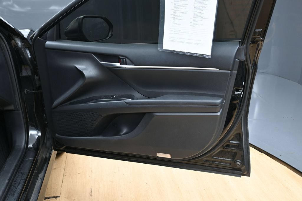Used 2018 Toyota Camry LE FWD image 31