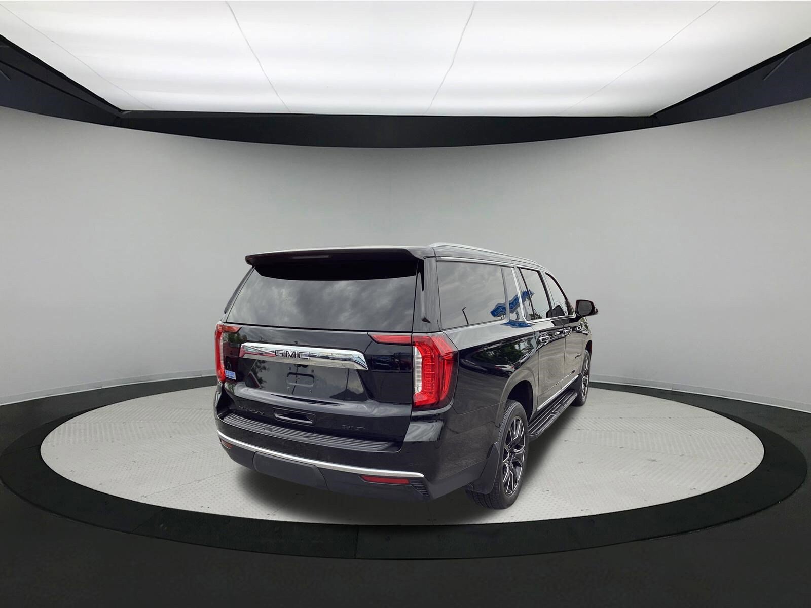 Used 2024 GMC Yukon XL SLT w/ SLT Premium Package AWD/4WD image 8