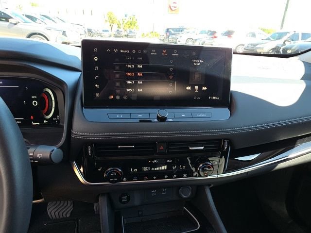 Used 2024 Nissan Rogue SL w/ SL Premium Package image 18