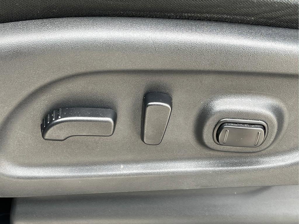 Used 2018 Nissan Titan SV w/ SV Convenience Package AWD/4WD image 31