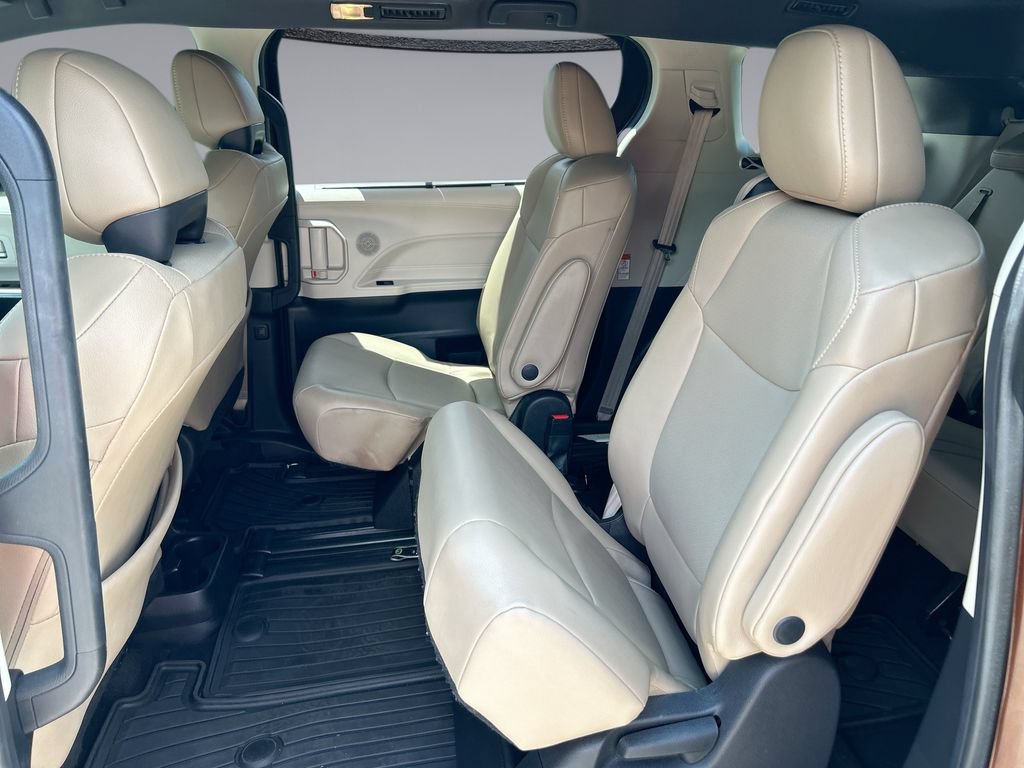 Certified 2021 Toyota Sienna XLE FWD image 30