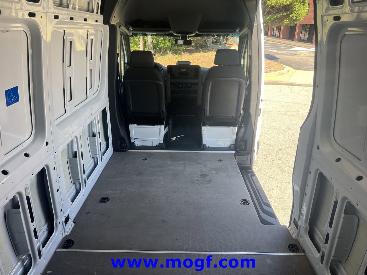 Used 2025 Mercedes-Benz Sprinter 2500 image 25