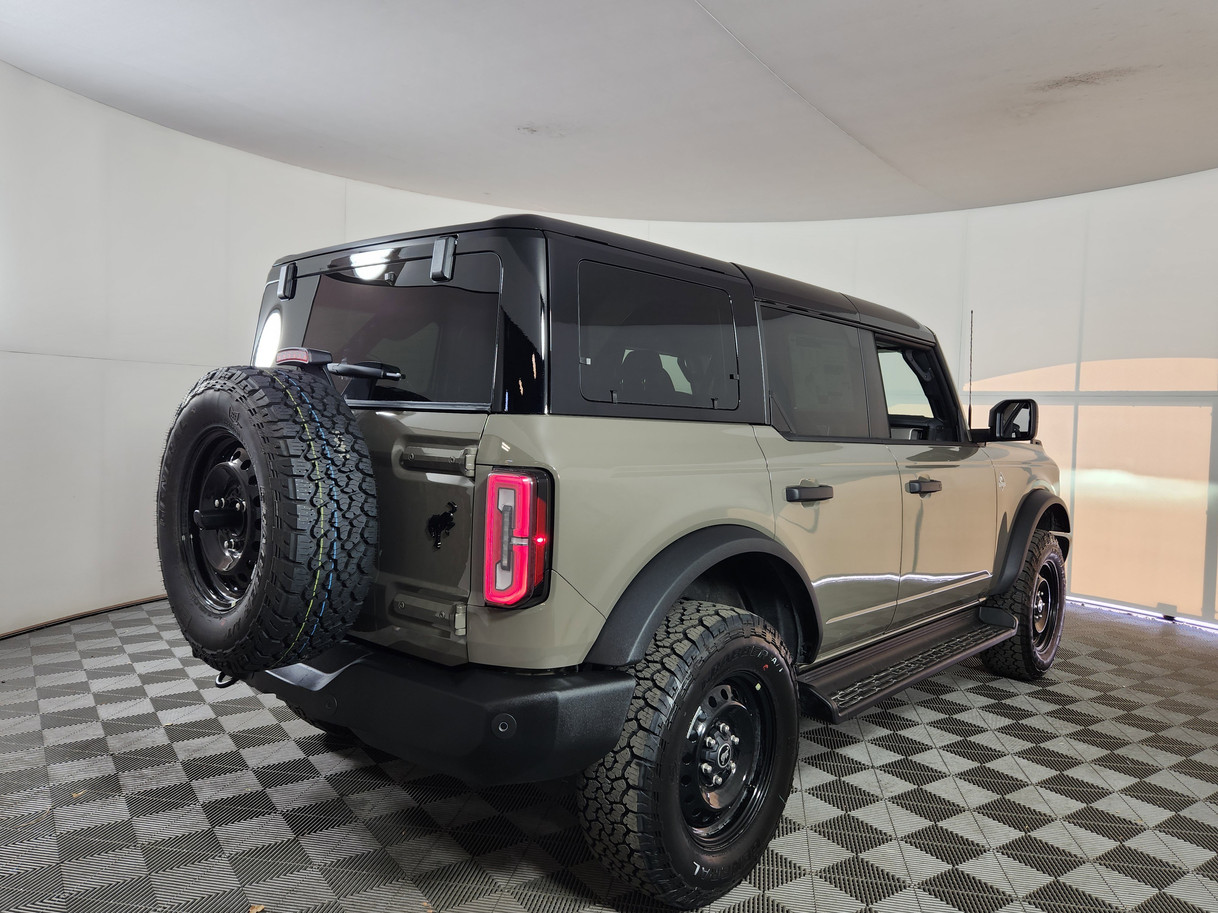 New 2026 Ford Bronco Outer Banks image 7